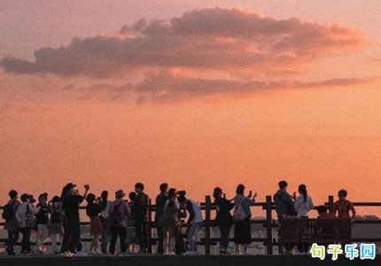 人间清醒的短句子 每到半夜人间清醒文案
