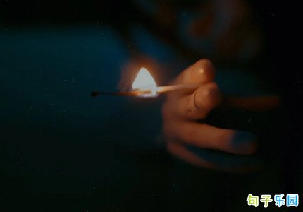 表示自己哭了的文案 莫名想哭的句子说说心情